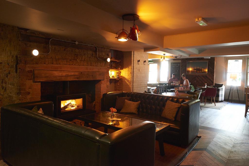 The Bear Esher Extérieur photo